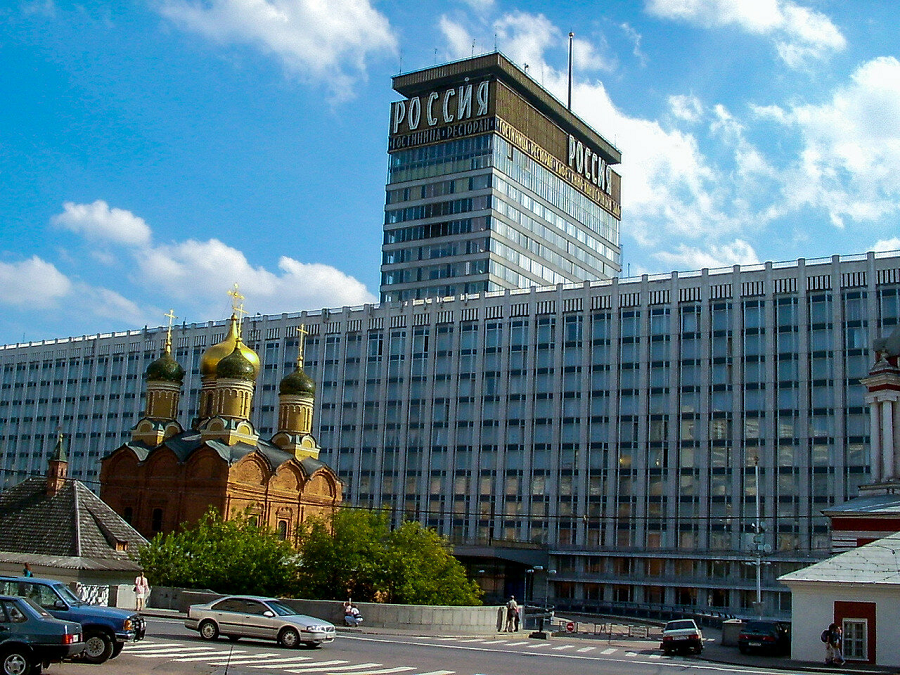Гостиница-Россия-вид-от Варварки1.png